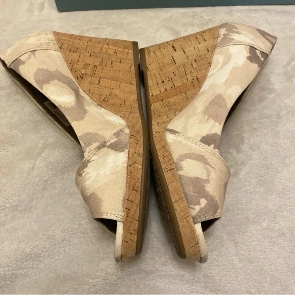 TOMS Beige Camouflage Cork Wedge Peep Toe